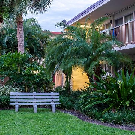 Red Roof Inn Plus+ & Suites Naples Downtown-5Th Ave S Bagian luar foto