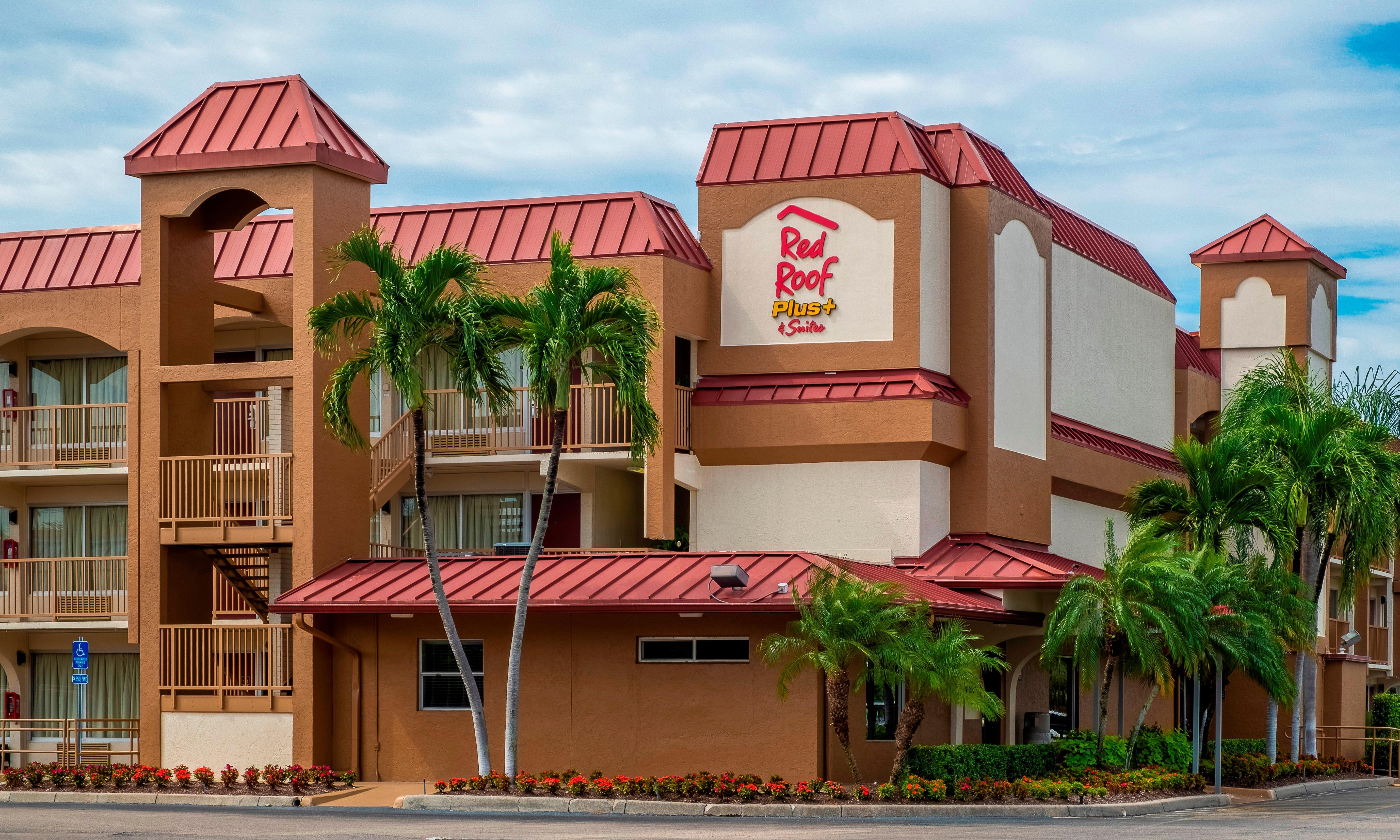 Red Roof Inn Plus+ & Suites Naples Downtown-5Th Ave S Bagian luar foto