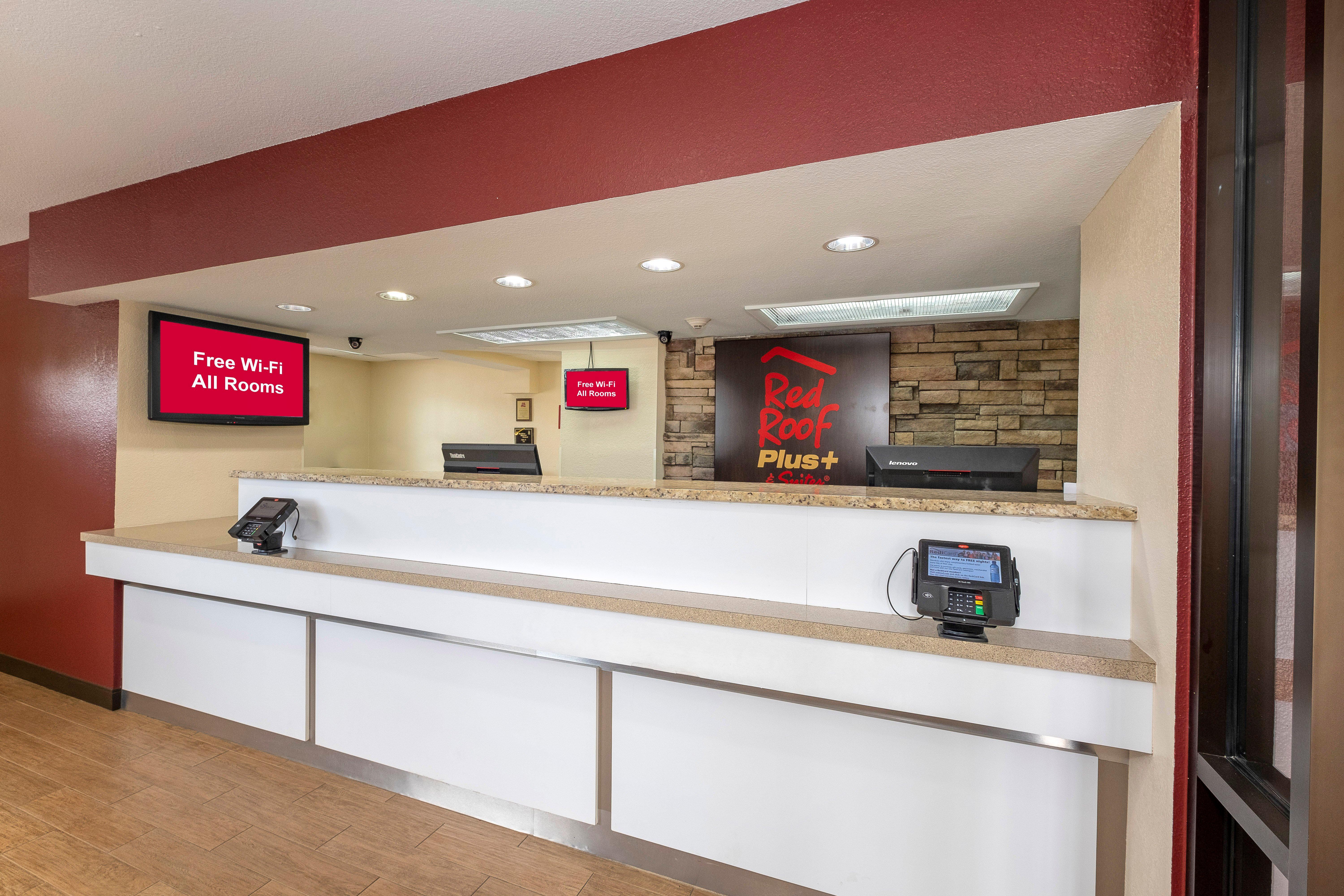 Red Roof Inn Plus+ & Suites Naples Downtown-5Th Ave S Bagian luar foto