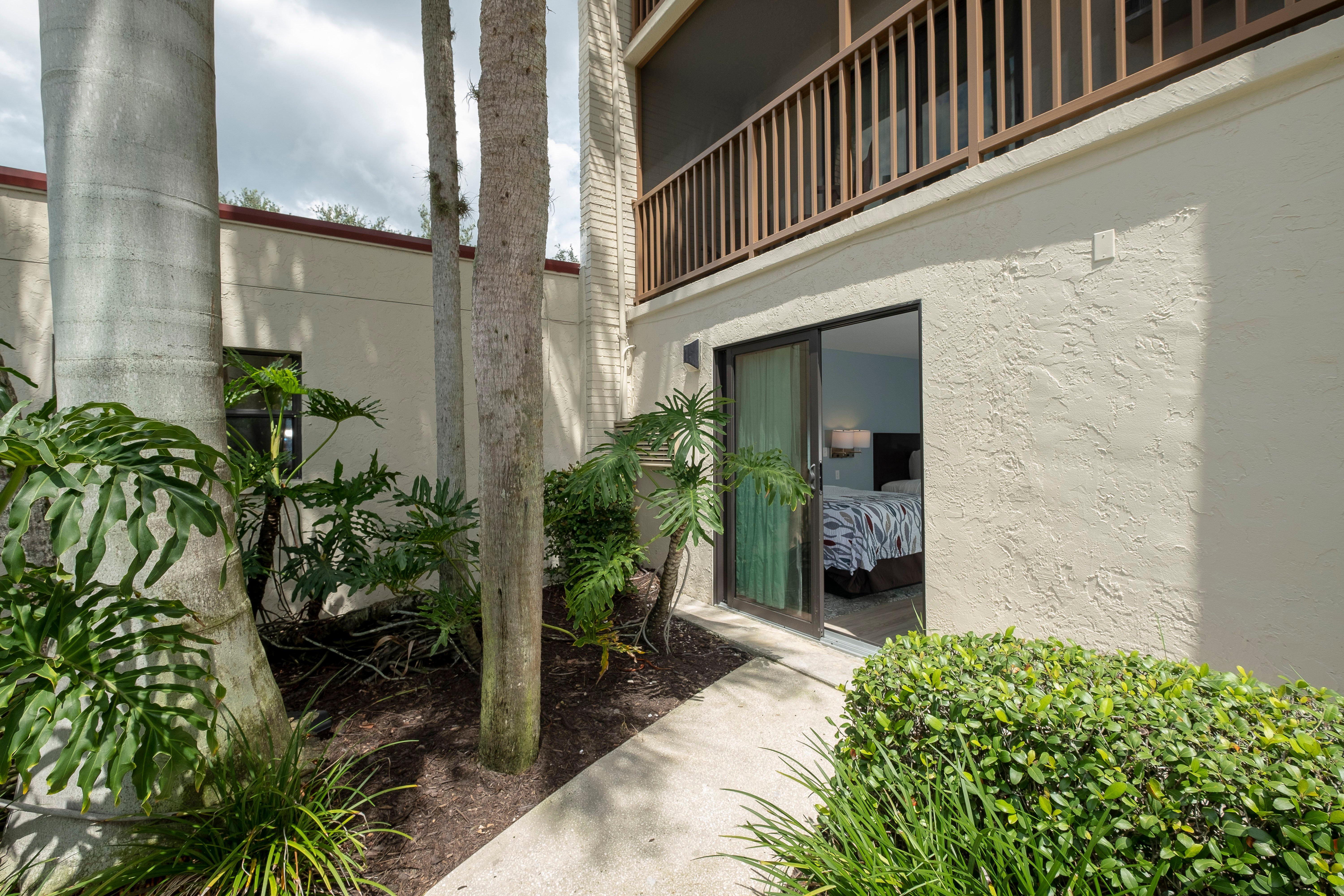 Red Roof Inn Plus+ & Suites Naples Downtown-5Th Ave S Bagian luar foto