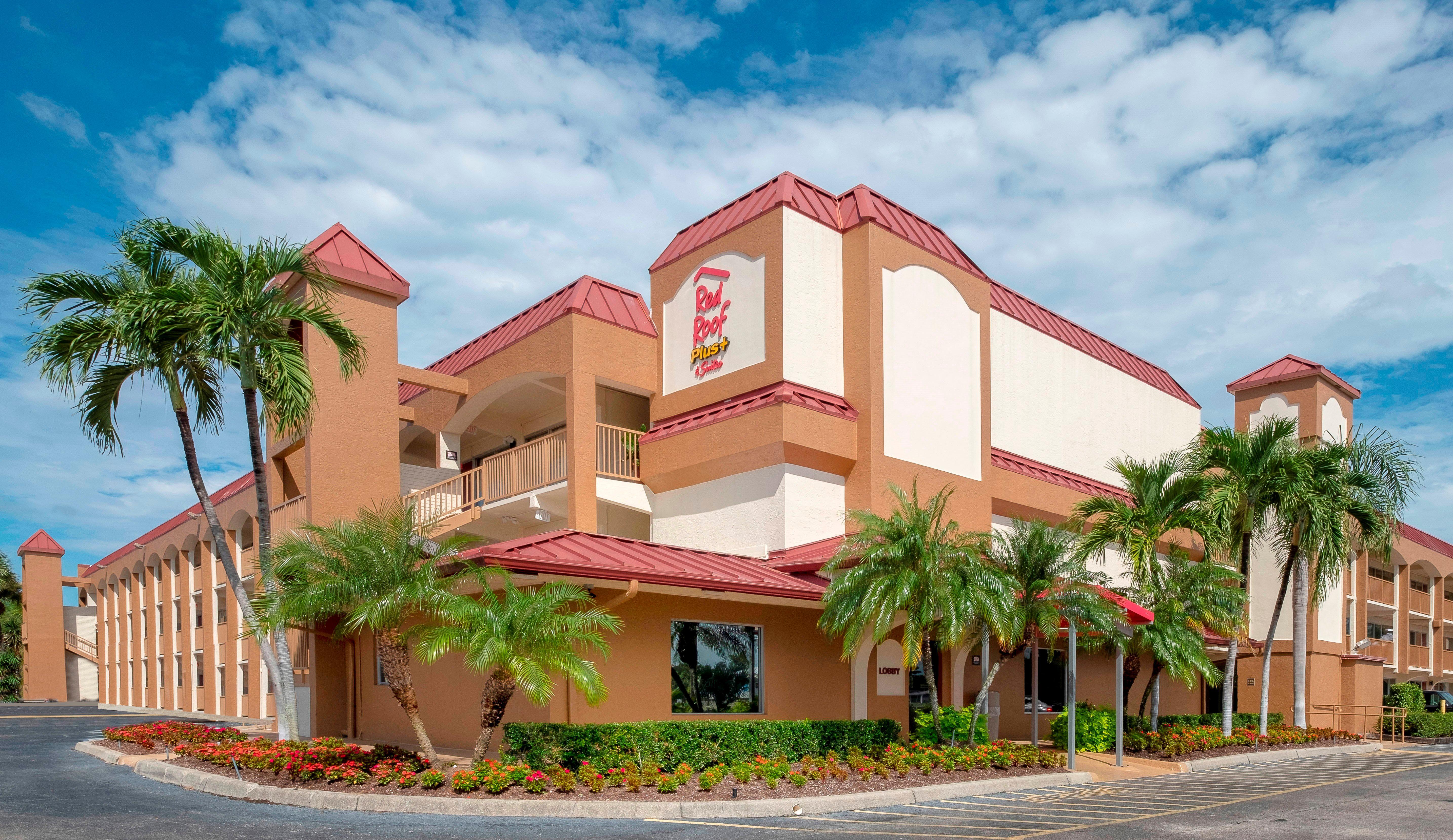 Red Roof Inn Plus+ & Suites Naples Downtown-5Th Ave S Bagian luar foto