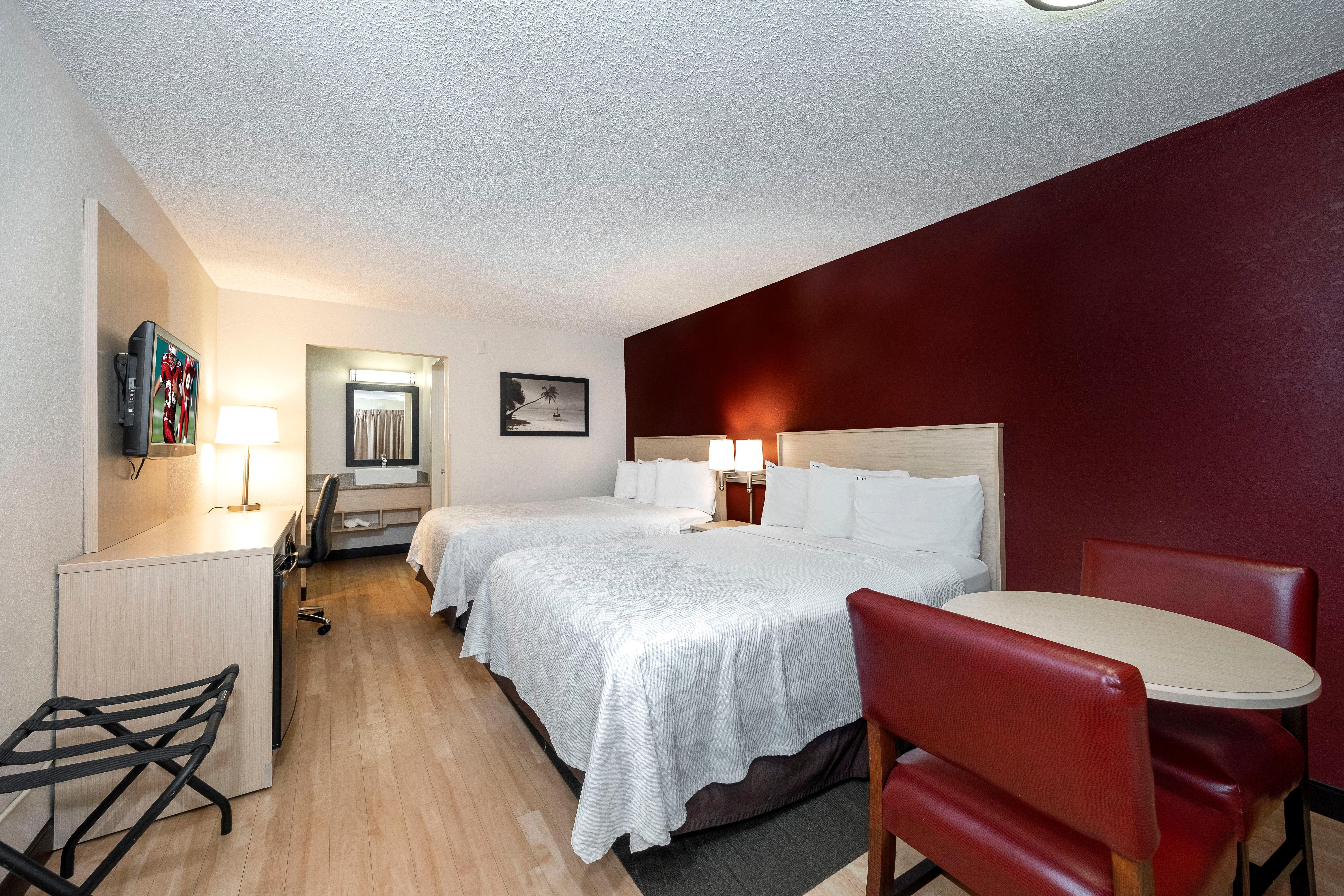 Red Roof Inn Plus+ & Suites Naples Downtown-5Th Ave S Bagian luar foto