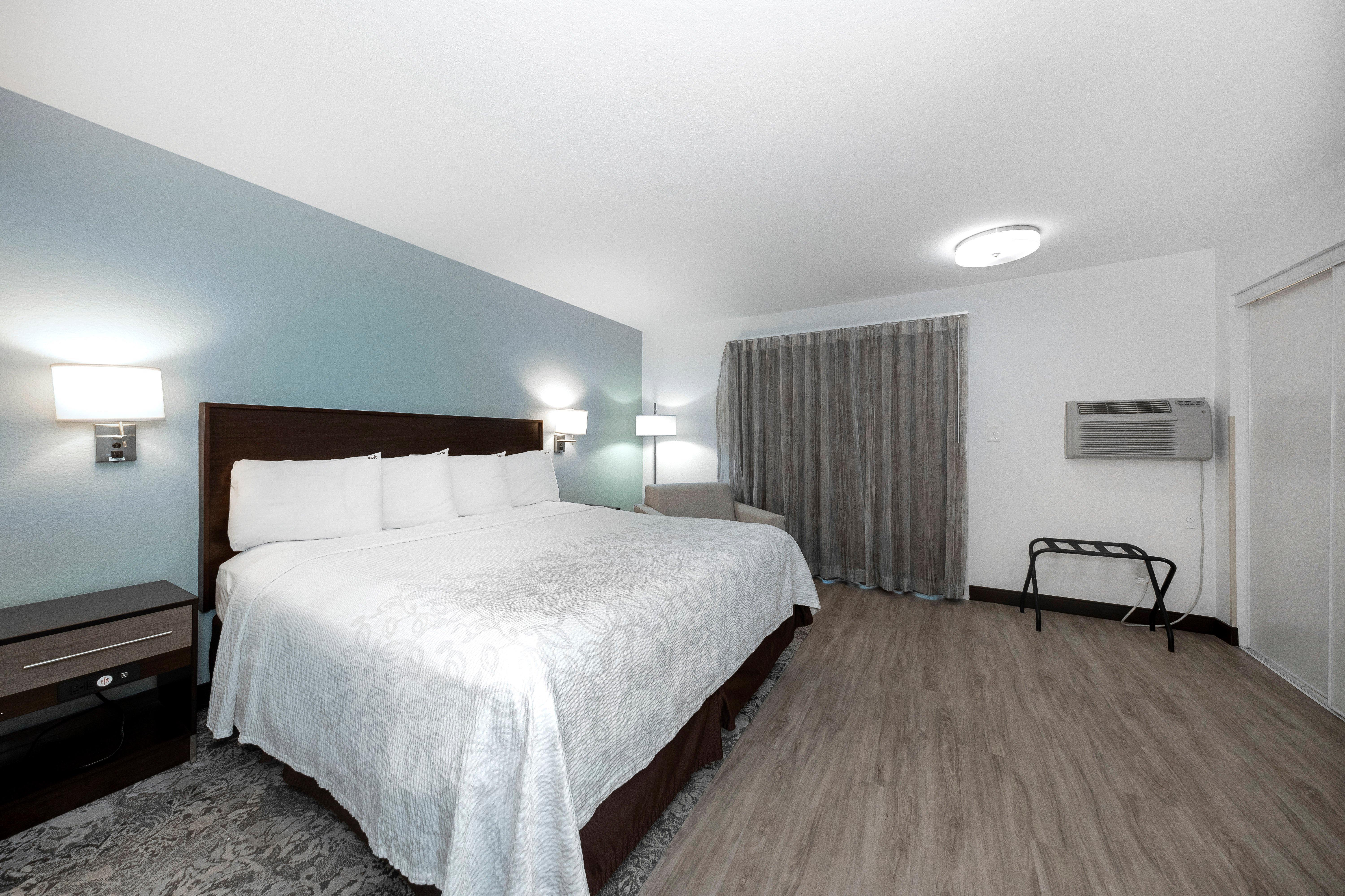 Red Roof Inn Plus+ & Suites Naples Downtown-5Th Ave S Bagian luar foto