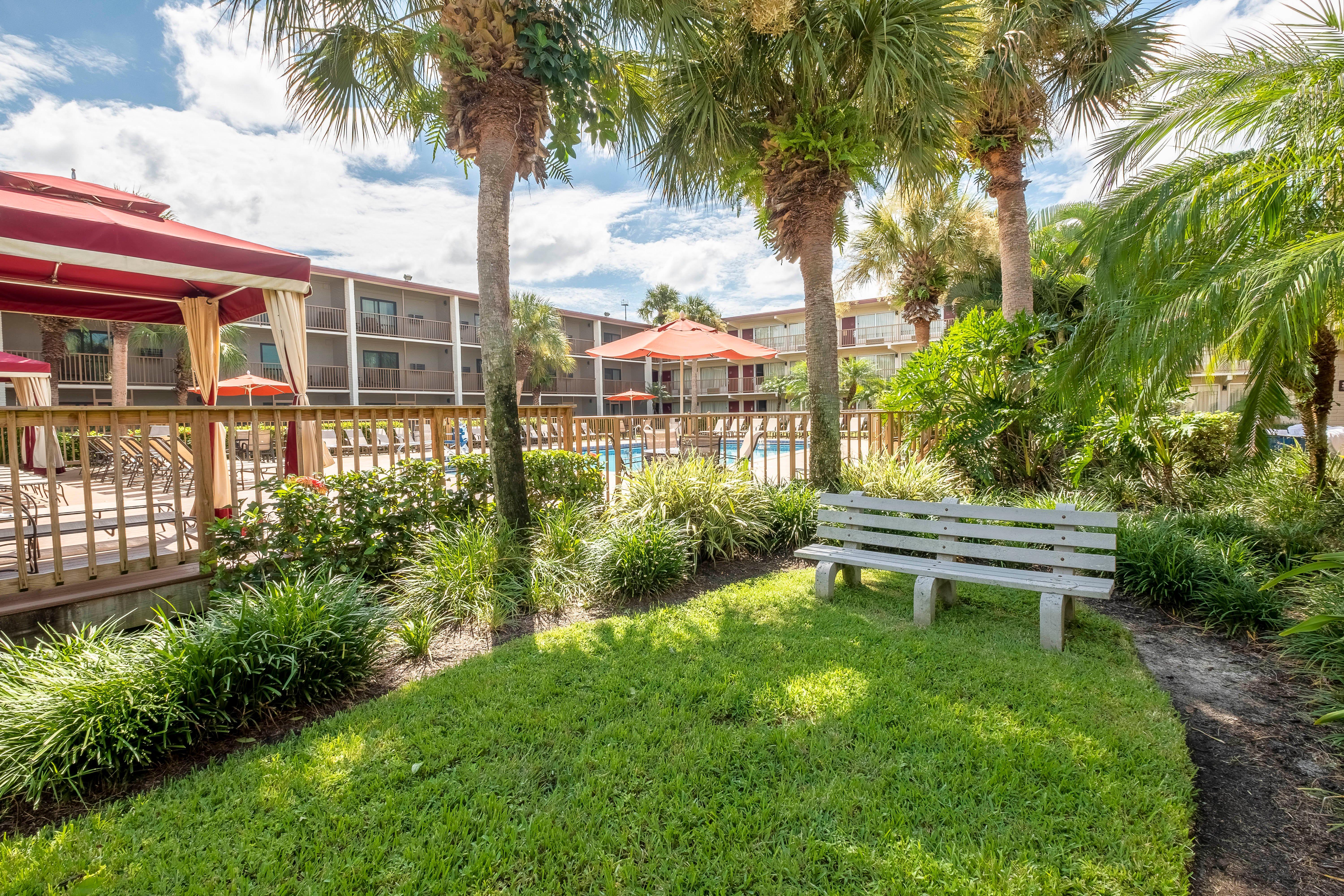 Red Roof Inn Plus+ & Suites Naples Downtown-5Th Ave S Bagian luar foto