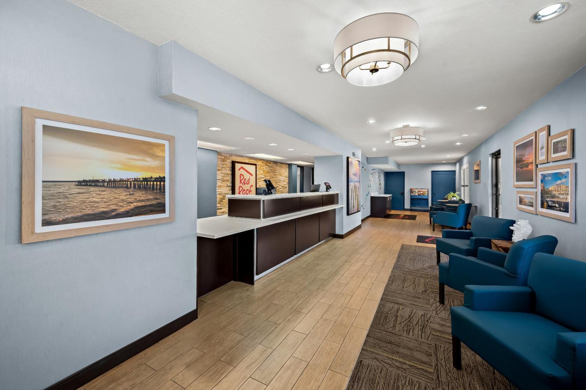 Red Roof Inn Plus+ & Suites Naples Downtown-5Th Ave S Bagian luar foto