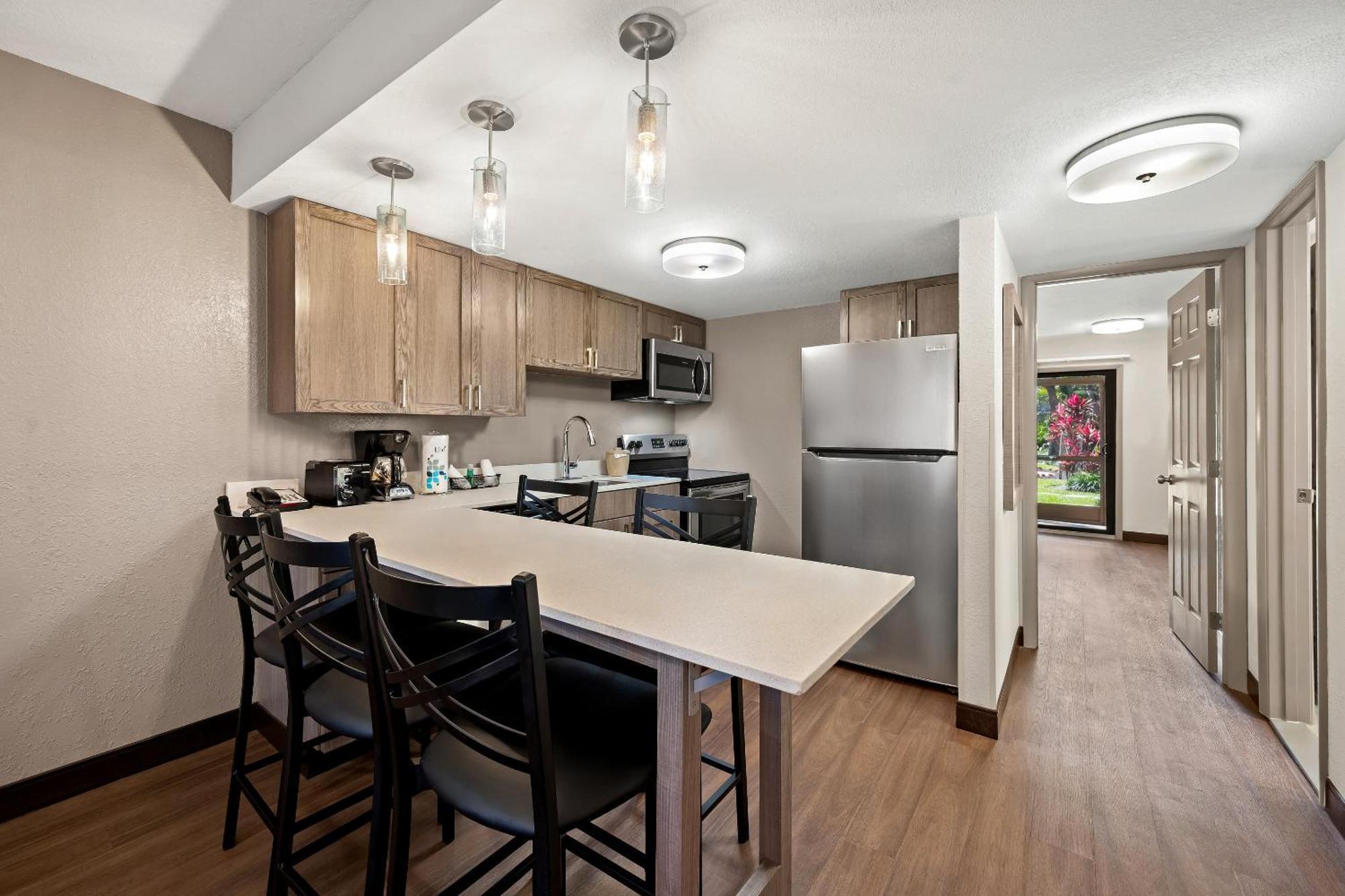 Red Roof Inn Plus+ & Suites Naples Downtown-5Th Ave S Bagian luar foto
