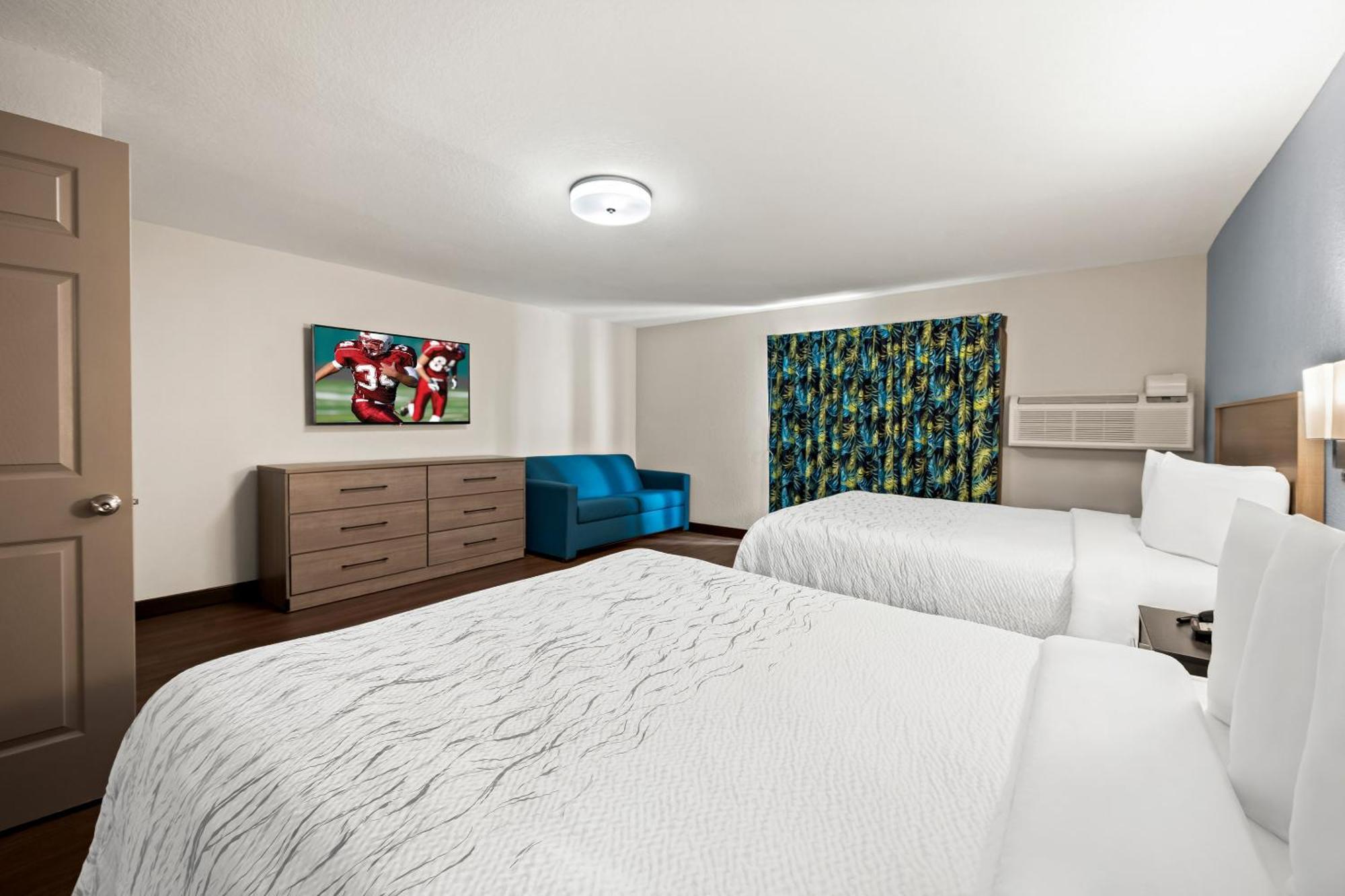 Red Roof Inn Plus+ & Suites Naples Downtown-5Th Ave S Bagian luar foto