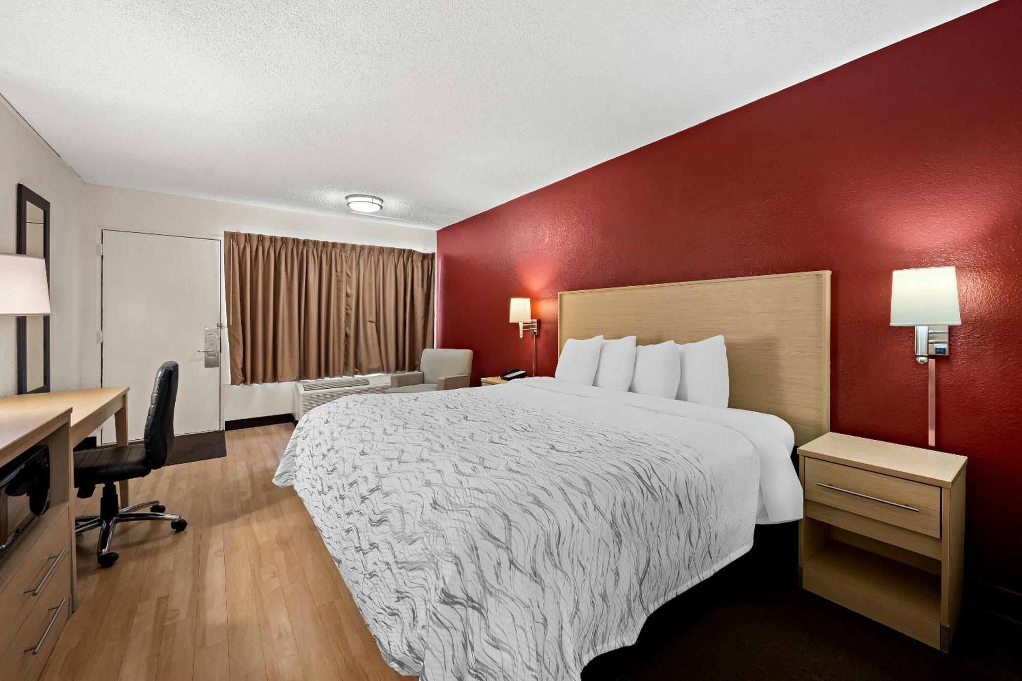 Red Roof Inn Plus+ & Suites Naples Downtown-5Th Ave S Bagian luar foto